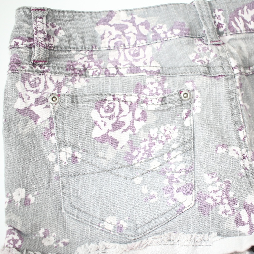 Mudd Gray Floral Low-Rise Denim Shorts - Picture 4 of 8